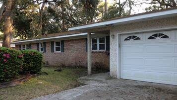 House, 3 Bedrooms | Exterior