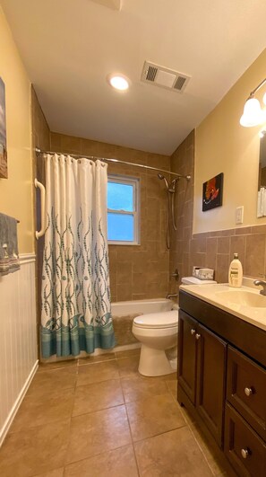 House, 3 Bedrooms | Bathroom | Towels - Island Escape 3 Bedroom Home (Jekyll Island)