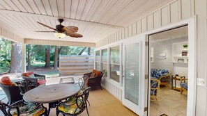 Outdoor dining - Beachy Sisters B 4 Bedroom Duplex (Jekyll Island)