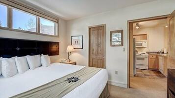 1 yatak odası, ayrı ayrı dekore edilmiş, ayrı ayrı döşenmiş