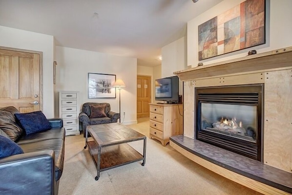 Condo, 1 Bedroom | Interior