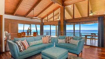 House, 1 Bedroom | Living area | Smart TV