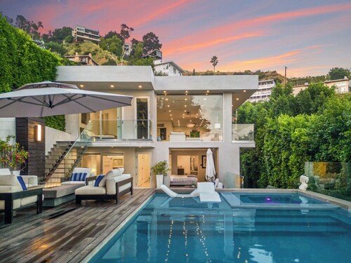 Sunset Heights - Elegant Modern Villa with Beautiful Views in the Hills