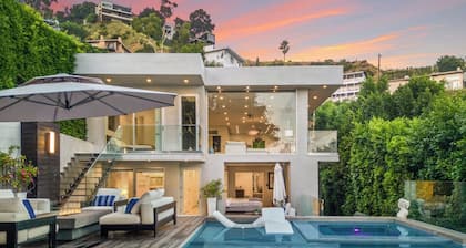 Sunset Heights - Elegant Modern Villa with Beautiful Views in the Hills