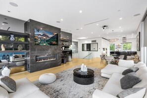Smart-TV, Kamin