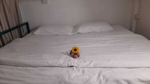 Private King Bunk Bed | Free WiFi, bed sheets