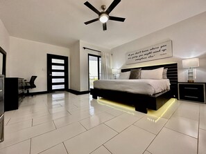 4 Schlafzimmer, Zimmersafe, Bügeleisen/Bügelbrett, WLAN