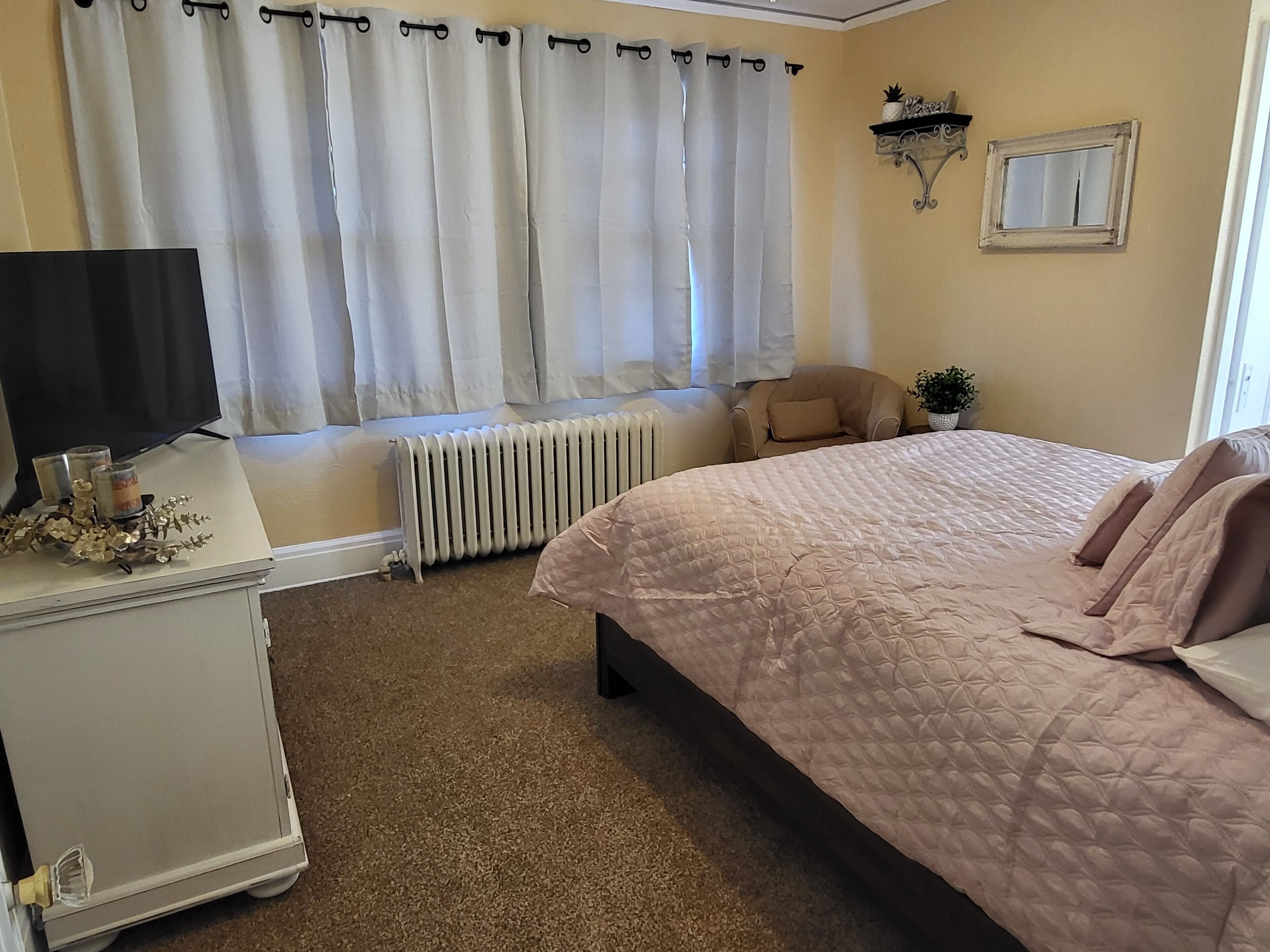 4 bedrooms, desk, free WiFi, bed sheets