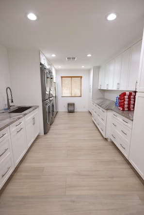 Interior - 12 beds 6 bedrooms 3 masters Pickleball Putting green Heated Pool Hot Tub (Phoenix)
