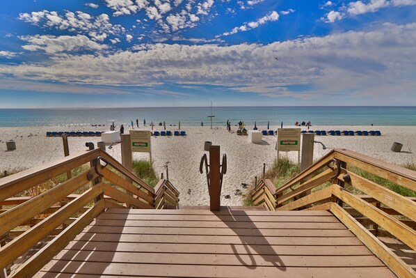 On the beach - Tidewater Low 1st Flr 2 BR+Bunks 3 BA w/ BEACH CHAIRS! (Panama City Beach)
