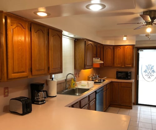 Private house with 4 bedrooms and 2 bathrooms and direct NYC Manhattan train only 10 minute walk away