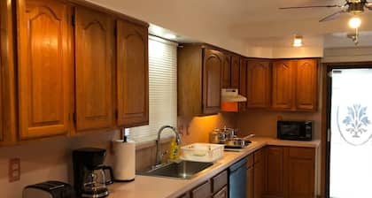 Private house with 4 bedrooms and 2 bathrooms and direct NYC Manhattan train only 10 minute walk away
