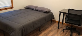 4 bed, 2 bath house, NYC train 10 min walk