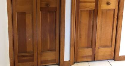 4 bed, 2 bath house, NYC train 10 min walk