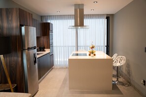 Departamento de diseñador | Cocina privada | Cafetera y tetera 