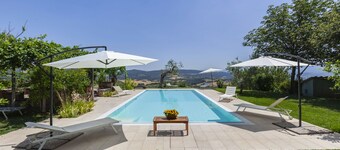 Amelia farmhouse: stone villa with swimming pool and amazing views