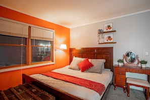 4 bedrooms, desk, iron/ironing board, free WiFi