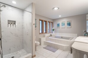 Shower, jetted tub, hair dryer, towels