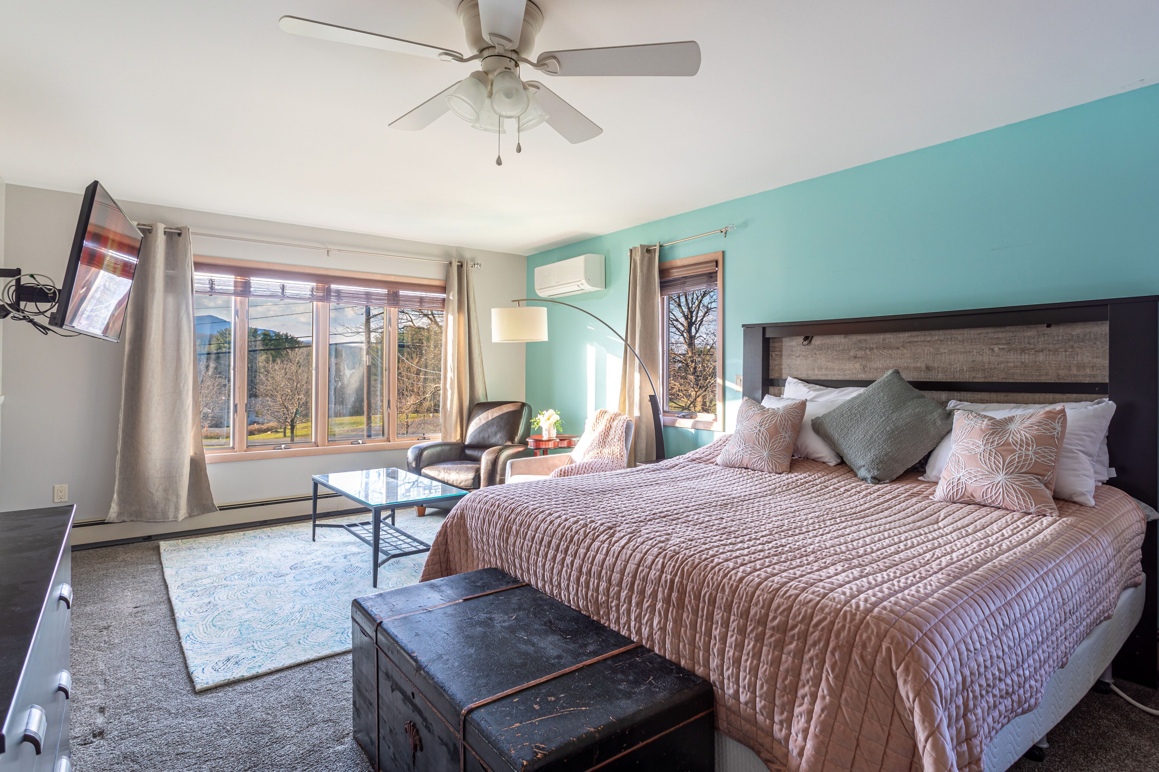 4 bedrooms, desk, iron/ironing board, free WiFi