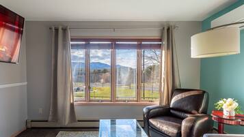 Smart TV, fireplace, table football, ping pong