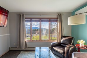 Smart TV, fireplace, table football, ping pong