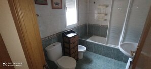 Regadera, jabón, shampoo 