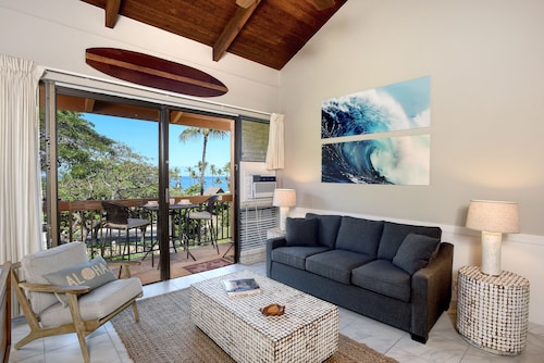 Ocean views! 180 Steps to Beach!