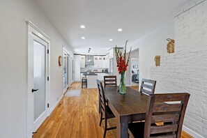 Dining - Beautiful 5 bedroom home just steps from the beach (Santa Cruz)