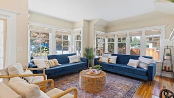 Smart TV, fireplace, offices