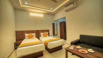 Deluxe Double Room | Egyptian cotton sheets, premium bedding, desk, iron/ironing board