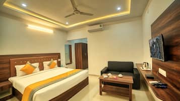 Habitación doble Deluxe | Sábanas de algodón egipcio, ropa de cama de alta calidad y escritorio