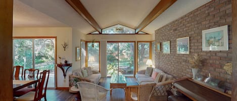 House, 3 Bedrooms | Living area