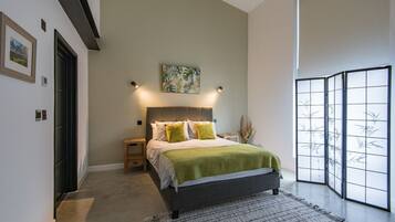 4 bedrooms, desk, iron/ironing board, WiFi