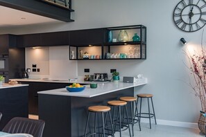 Fridge, microwave, oven, stovetop - The Barn, Ash, Sandwich (Sandwich)