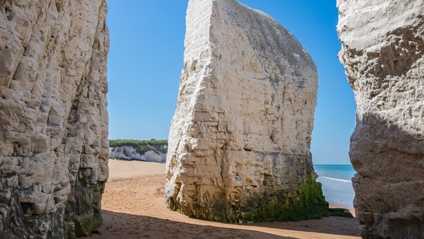 A coastal scene with white rock formations and a sandy beach. - Liberty Cottage, Broadstairs (Broadstairs)