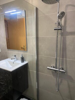 Unclassified image, 5 of 30, button