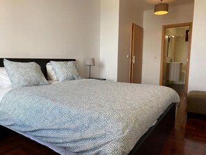 2 bedrooms, iron/ironing board, travel crib, free WiFi