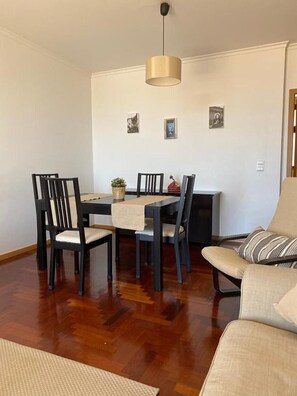 Unclassified image, 3 of 30, button