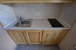 Fridge, electric kettle, cookware/dishes/utensils, kitchen islands - Spacious studio apartment in old house from 1300s (Excenex)