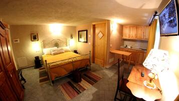 1 bedroom, desk, free WiFi, bed sheets