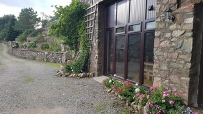 Exterior detail - Wastwater Cottage, Modern Studio with amazing views of mountains. (Wasdale)