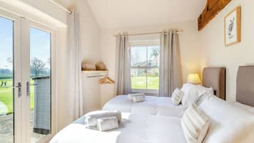 4 bedrooms, free WiFi, bed sheets