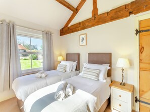 4 bedrooms, free WiFi, bed sheets