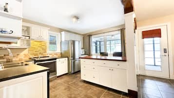 Executive Cottage, 4 Bedrooms, 2 Bathrooms, Lake View | Private kitchen | Full-size fridge, microwave, stovetop, coffee/tea maker