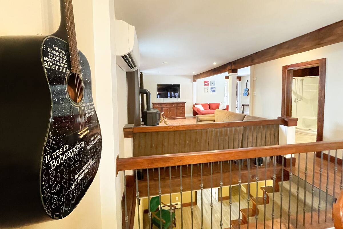 Executive Cottage, 4 Bedrooms, 2 Bathrooms, Lake View | Living area