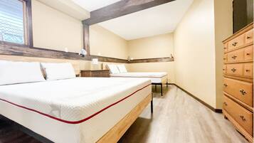 Executive-mökki, 4 makuuhuonetta, 2 kylpyhuonetta, järvinäköala | 2 makuuhuonetta, memory foam -patjalliset sängyt