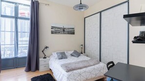 3 slaapkamers, reisbedje, wifi, beddengoed