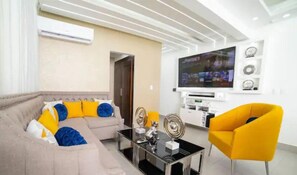 TV - Santiago Luxe Pool Apt Suite (Santiago De Los Caballeros)