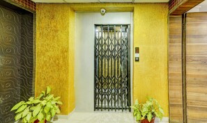 Elevator - Itsy Hotels Buddha Inn (Patna)
