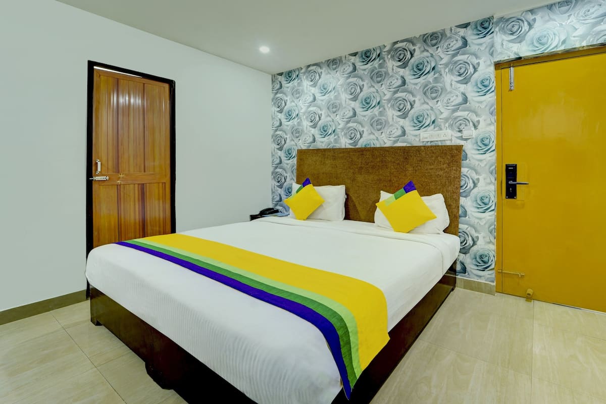 Economy Double Room | Desk